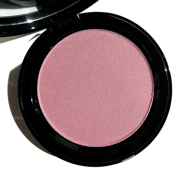 Bobbi Brown Illuminating Bronzing Powder #3 Maui New - Picture 2 of 4